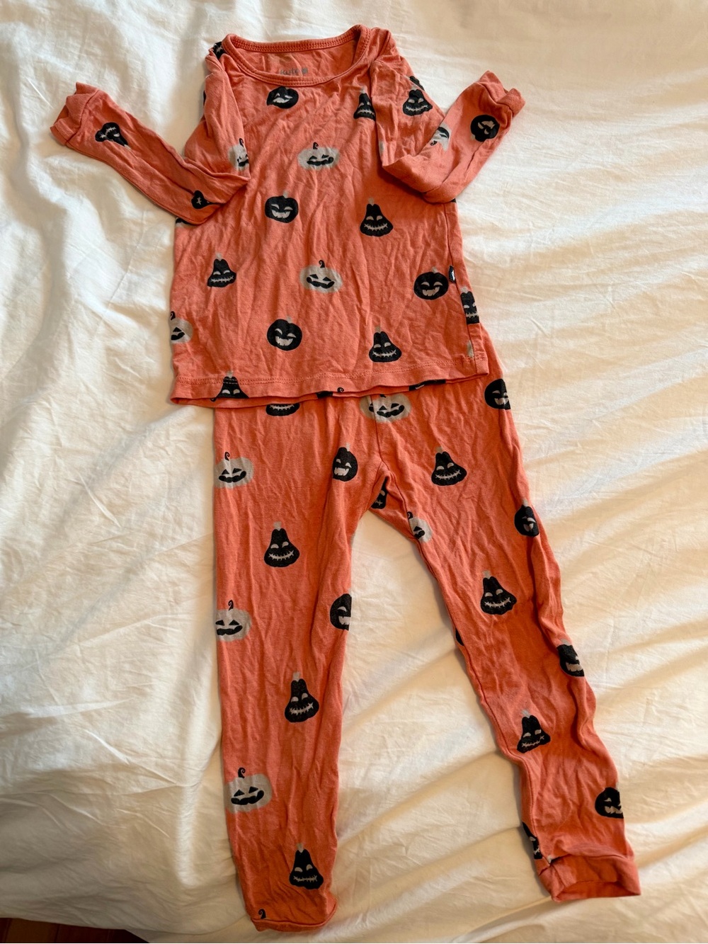 Kyte: 2T long sleeve/pants Pumpkin pajama set
